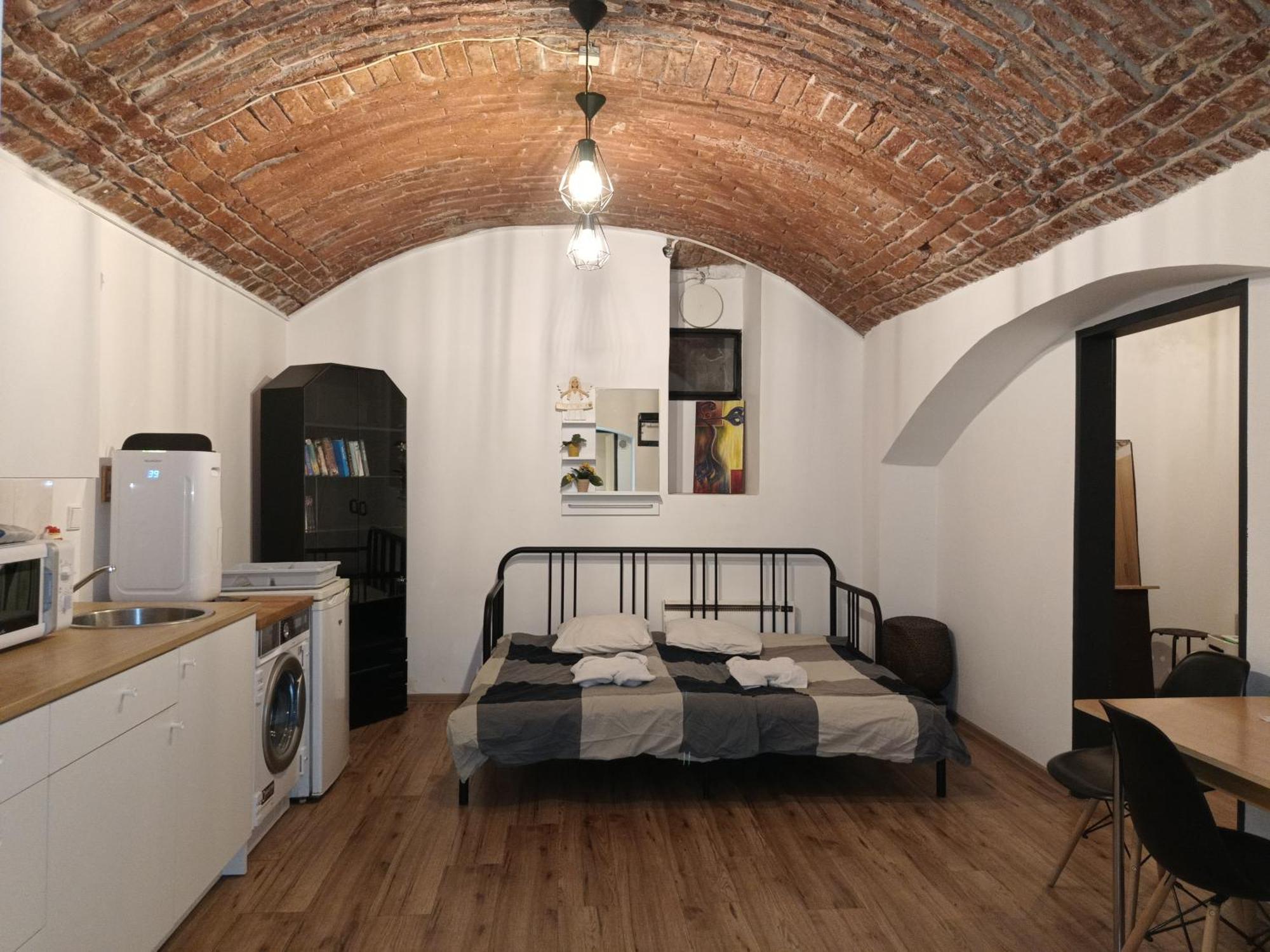 Basic Underground Apartments Next To The Center - Best Tram Line, Cool Local Area Прага Экстерьер фото